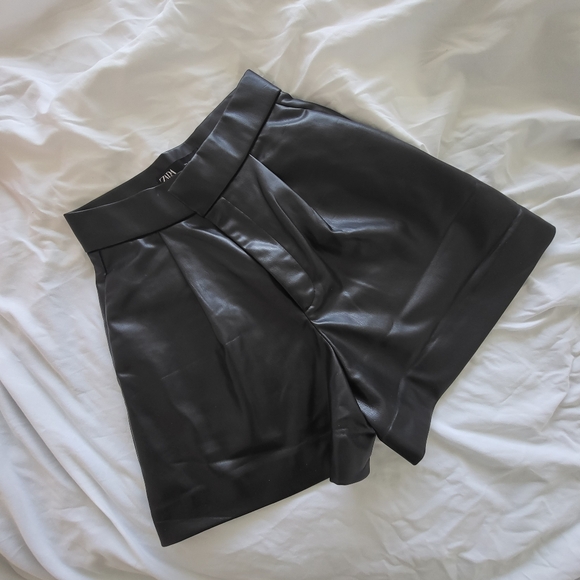 ZARA FAUX LEATHER PLEATED SHORTS - Picture 2 of 8